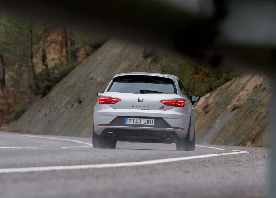  Seat Leon SC Cupra 300 2017 года  (WW) (фото 22 из 28)